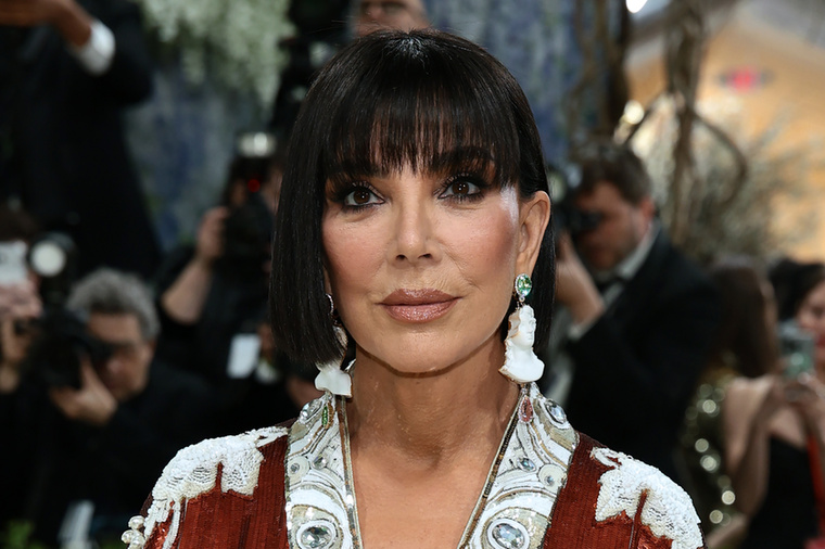 Kris Jenner&nbsp;Kris Jennerről, valamint a két legkisebb lányáról, Kylie és Kendall Jenneről egy korábbi bolti alkalmazott mesélt, aki állítása szerint akkoriban még nem ismerte fel a híres família tagjait, csak utólag jött rá, kik voltak ők