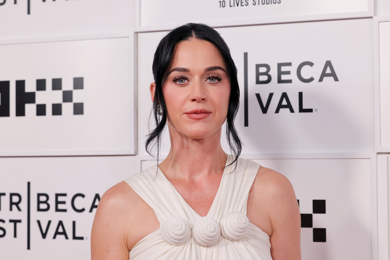 Katy Perry&nbsp;Egy korábbi produkciós asszisztens az NFL egyik díjátadóján találkozott Katy Perryvel