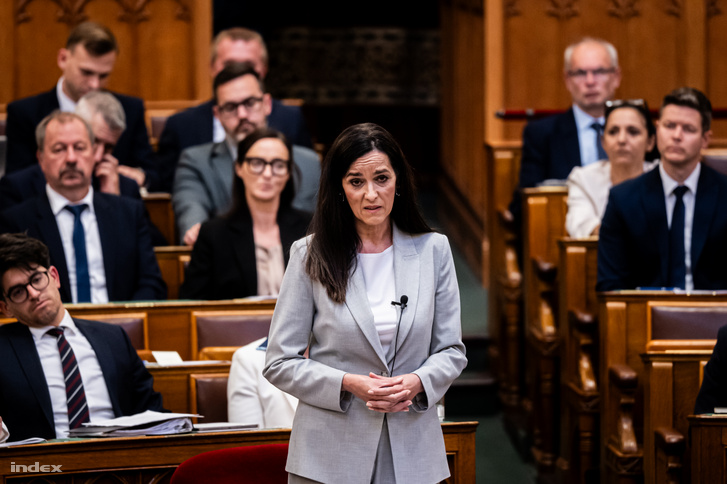 Orbán Anita beszél a parlamentben 2026. június 8-án