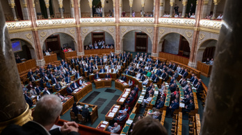 Drámai bejelentés: Magyar Péter az Országgyűlés leállítását javasolja