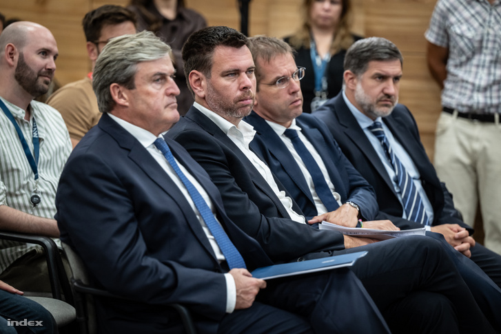 Kapitány István, Vitézy Dávid és Ruff Bálint a sajtótájékoztatón