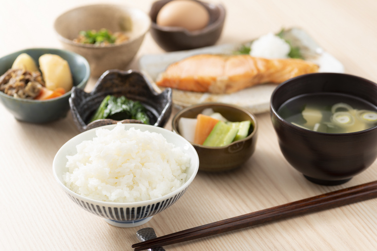 A japán konyha és a halfogyasztás&nbsp;A hagyományos japán étrendben gyakran kerül az asztalra hal, zöldség, rizs, szója és valamilyen fermentált élelmiszer
