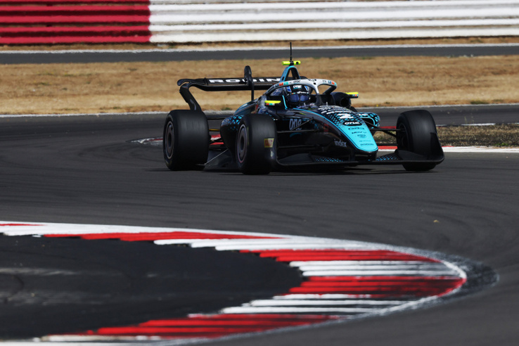 Az F1 bölcsőjében tört a brit F3 üldözőbolyának élére a magyar pilóta
