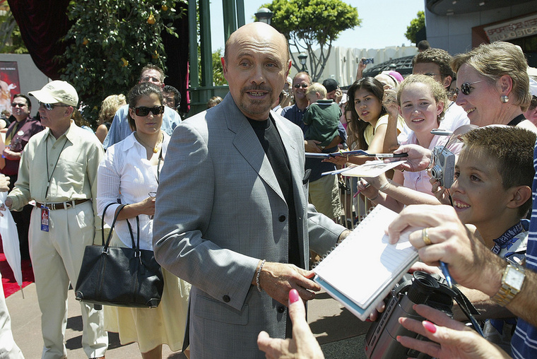 Hector Elizondo (Joe)Hector Elizondo több mint hat évtizedes karriert tudhat maga mögött, és már Emmy-díjas színész volt, amikor feltűnt a Neveletlen hercegnő filmekben