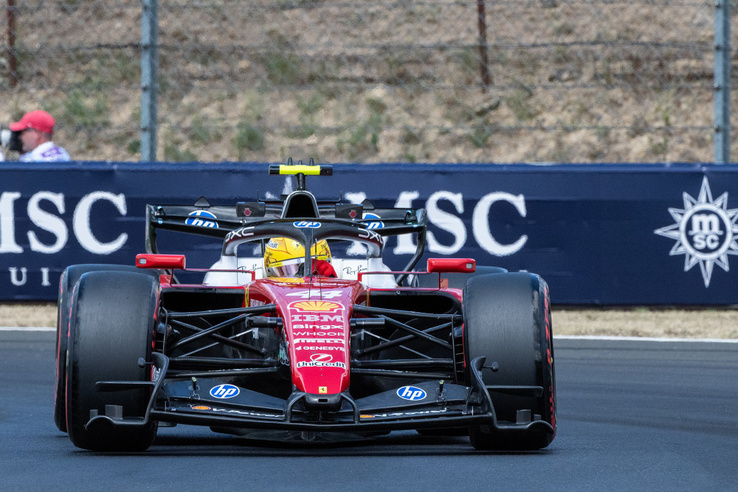 Hamilton feltámadása hozhatja kellemetlen helyzetbe a Ferrarit