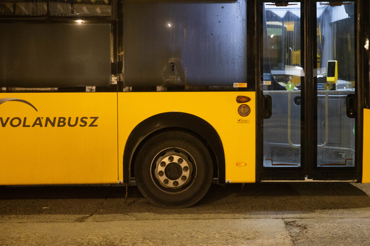Rövidnadrágja miatt pellengérezték ki az érdi buszsofőrt