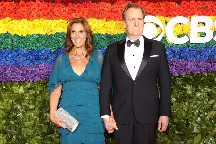 Jeff Daniels és Kathleen Rosemary TreadoJeff Daniels még középiskolásként ismerte meg Kathleen Rosemary Treadót Michiganben, de szerelmük csak az egyetemi évek alatt bontakozott ki