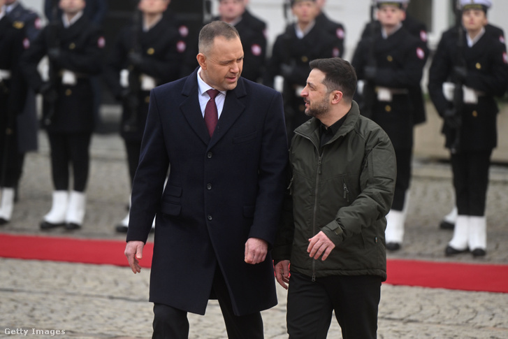 Karol Nawrocki fogadja Volodimir Zelenszkij ukrán elnököt a varsói Elnöki Palotában 2025. december 19-én