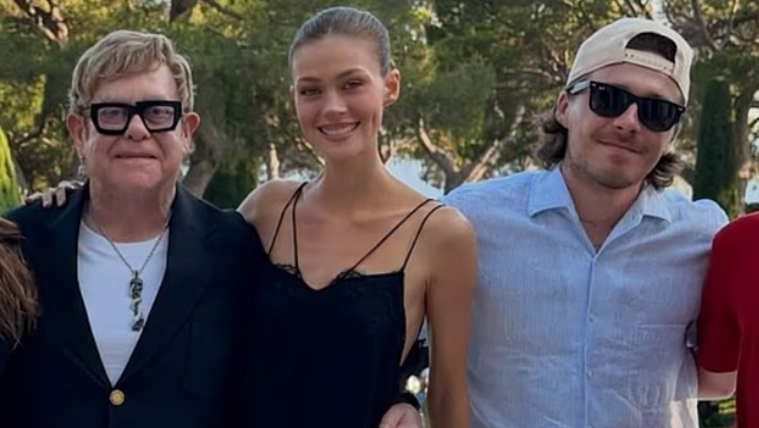 Csaknem botrányba fulladt a Beckham család nyaralása, Elton John és a 15&nbsp;millió fontos villája kellett a nyugalomhoz