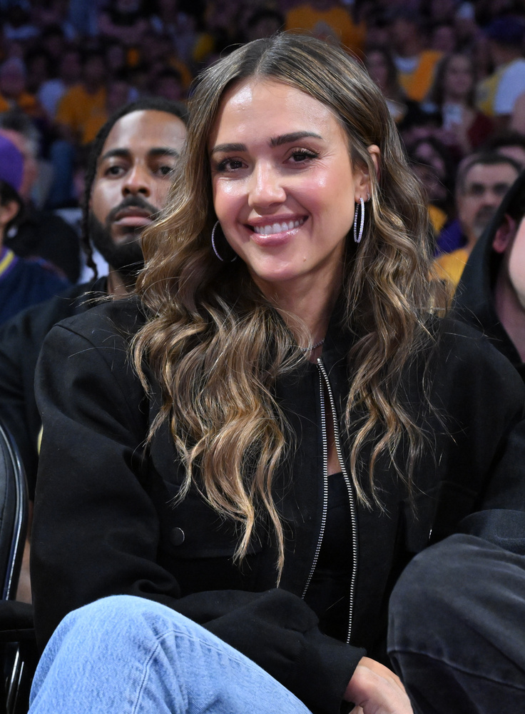 Jessica AlbaJessica Alba nehéz anyagi körülmények között nőtt fel, családja hónapról hónapra élt, ezért már fiatalon megtanulta, hogy küzdenie kell a biztonságért és a jobb életért