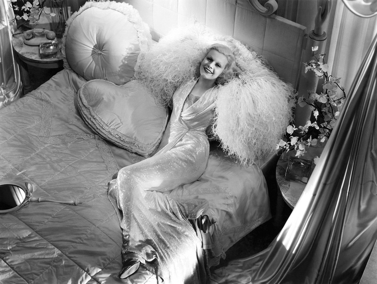 Jean HarlowJean Harlow az 1930-as évek egyik legismertebb szőke filmsztárja volt, ikonikus platinaszőke hajszínét azonban egy veszélyes keverékkel érte el: ammóniát, fehérítőt és hidrogén-peroxidot használtak a haj világosítására