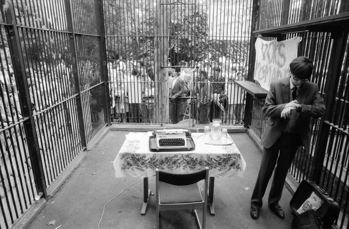 Sebeők János természetvédő, író, a Voks Humana Mozgalom alapító­jának tiltakozó megmozdulása az élővilág pusztítása ellen, 1989