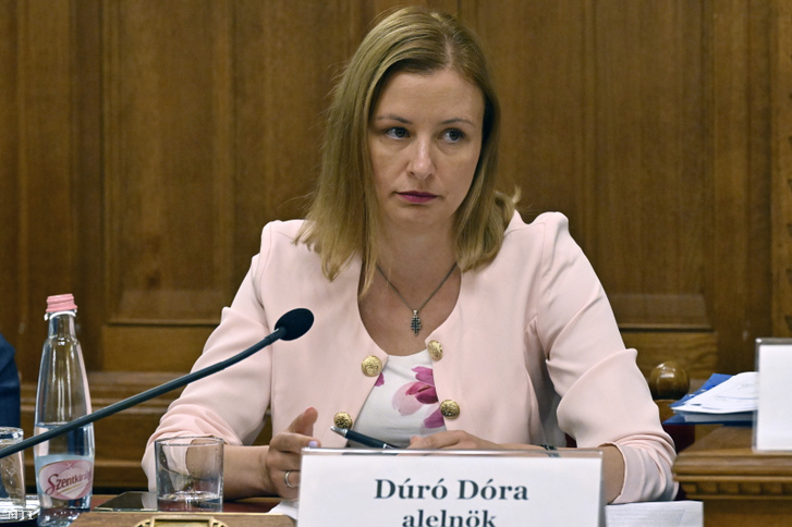 Dúró Dóra 2026. augusztus 5-én