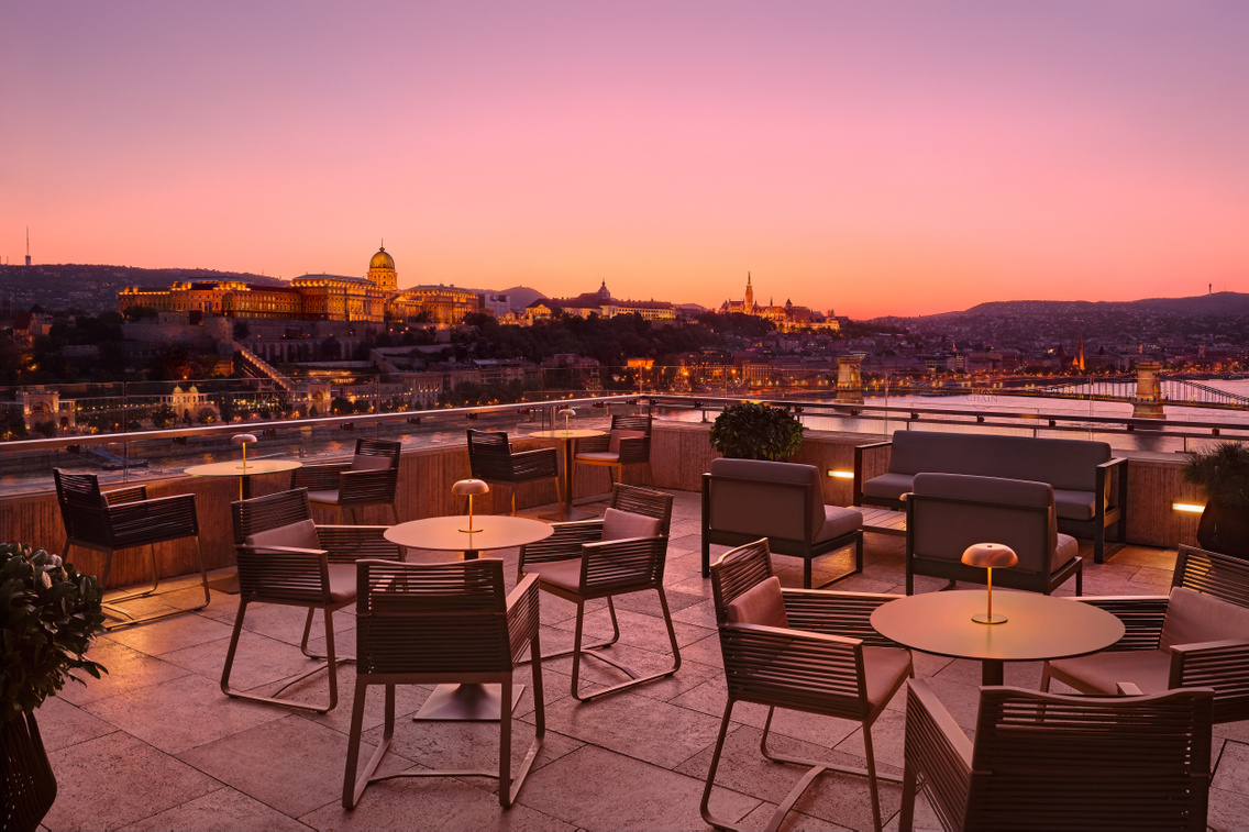 Budapest Marriott by D Herendi Liz&Chain 5310 Chain View night 1