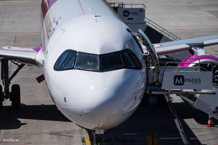 Egy Wizzair gép a Budapest Liszt Ferenc Nemzetközi Repülőtéren