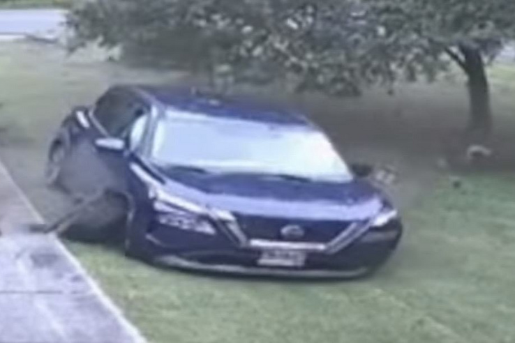 9 autó csapódott ugyanabba a kertbe két év alatt