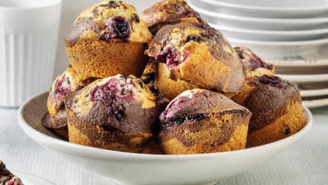 Gyors csokis-meggyes muffin: egyszerű kevert süti