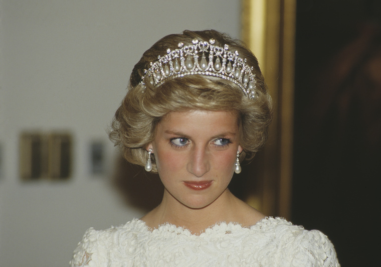A királyi család ölette meg Diana hercegnétDiana 1997-es halála után szinte azonnal megjelentek azok a feltételezések, amelyek szerint a párizsi autóbaleset valójában előre megtervezett merénylet volt