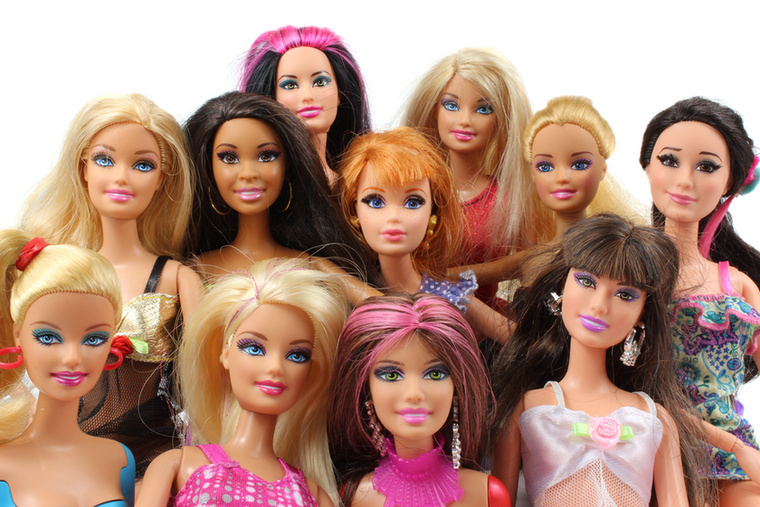 BarbieBarbie ekkor már évtizedek óta létezett, a '90-es években azonban minden korábbinál több ruhával, foglalkozással és kiegészítővel jelent meg