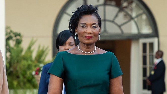 Kitört a botrány, nagyköveti poszttal is üzérkedhetett a luxusimádó first lady