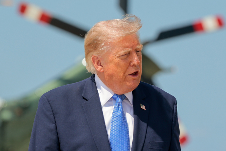 Donald Trumpnak 80 évesen váratlanul kinőtt a haja, egész Amerika ezen csámcsog