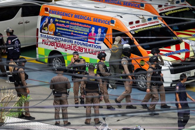 Megölte a nagyszüleit, majd iskolába ment és lövöldözni kezdett egy diák Thaiföldön