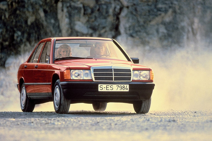 Születési anyakönyvi kivonatot ad a Mercedes a klasszikus autóihoz
