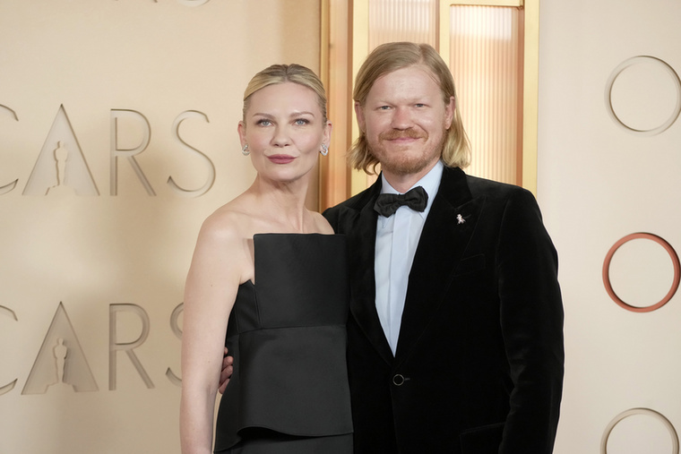 Kirsten Dunst és Jesse PlemonsKirsten Dunst és Jesse Plemons a Fargo forgatásán találkoztak, ahol először barátság alakult ki közöttük, de csak másfél évvel később kezdtek hivatalosan is randizni