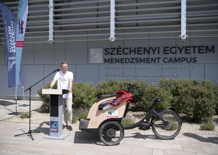 Hankó Balázs a Biciklivel kortalanul elnevezésű program indulásán a Széchenyi István Egyetemen 2025. június 24-én