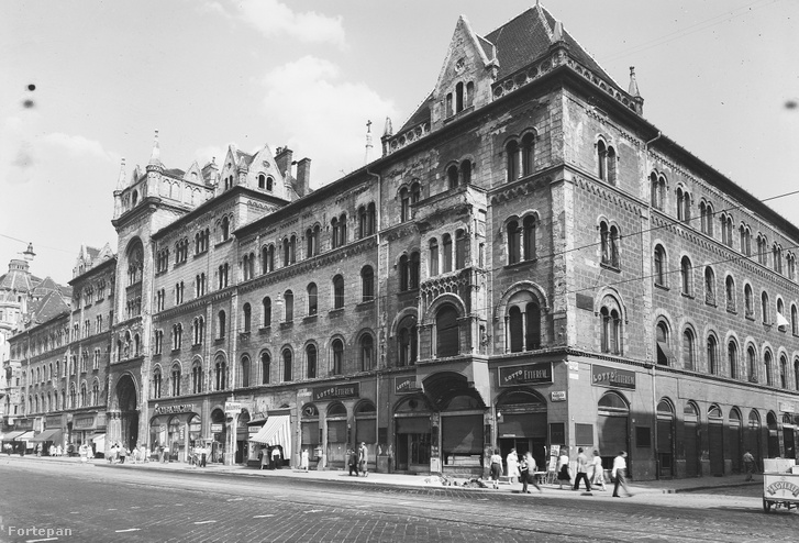 Rákóczi út, jobbra a Kiss József utca, 1957