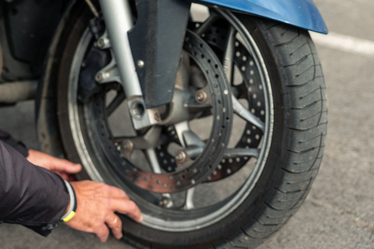 Használhatom a 15 éves gumikat a BMW GS-emen?
