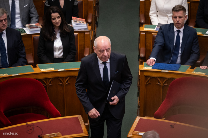 Sulyok Tamás 2026. május 9-én