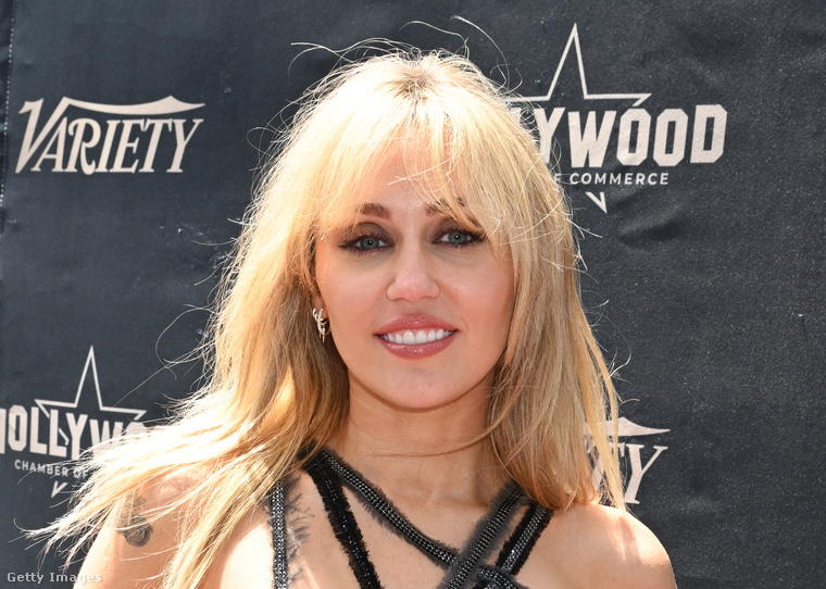 Miley CyrusMiley Cyrus 13 éves volt, amikor elkezdte forgatni a Hannah Montana című sorozatot