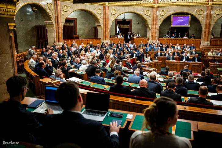 Magyar Péter beszél az Országgyűlés ülésén 2026. augusztus 10-én