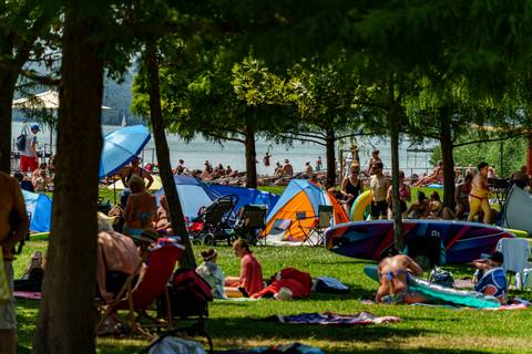 Így néz ki a Balaton legjobb strandja 2026-ban: Képgaléria a füredi Kisfaludy strandról