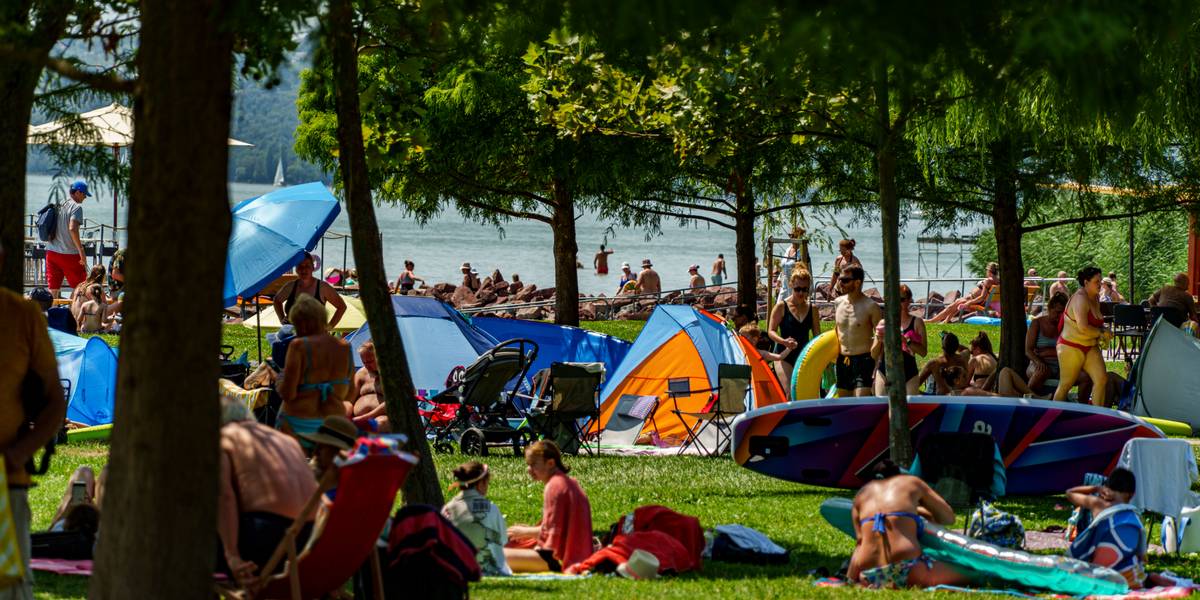 Így néz ki a Balaton legjobb strandja 2026-ban: Képgaléria a füredi Kisfaludy strandról