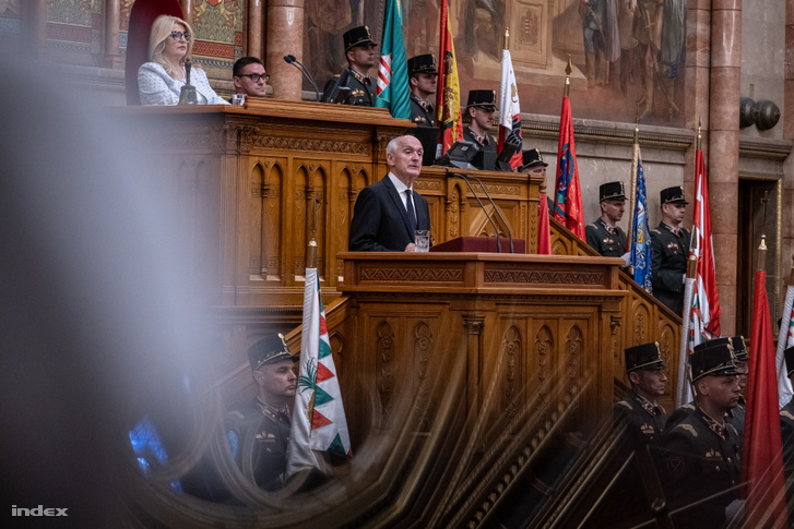 Baka András államfői esküjét követően beszédet mond az Országgyűlés rendkívüli plenáris ülésén 2026. augusztus 11-én