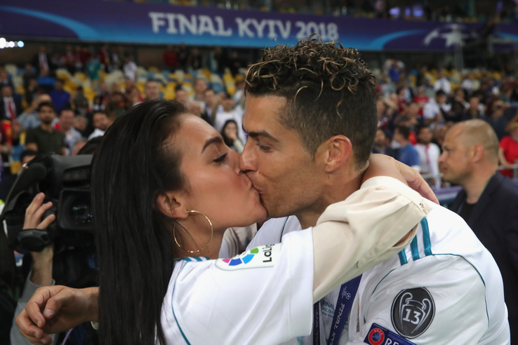 Erre az igenre várt a fél világ, összeházasodott Cristiano Ronaldo és Georgina Rodríguez