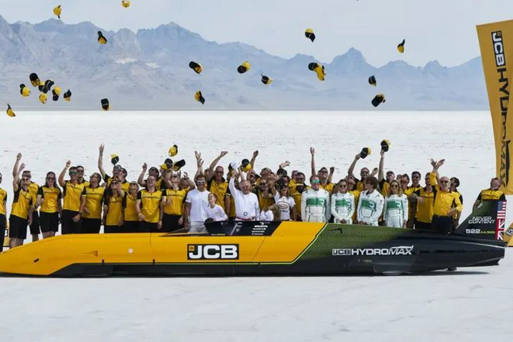 Kotrógépmotoros szivarral döntött sebességrekordot a JCB