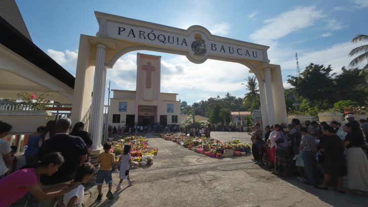 Virágszentelés a baucaui katedrálisban