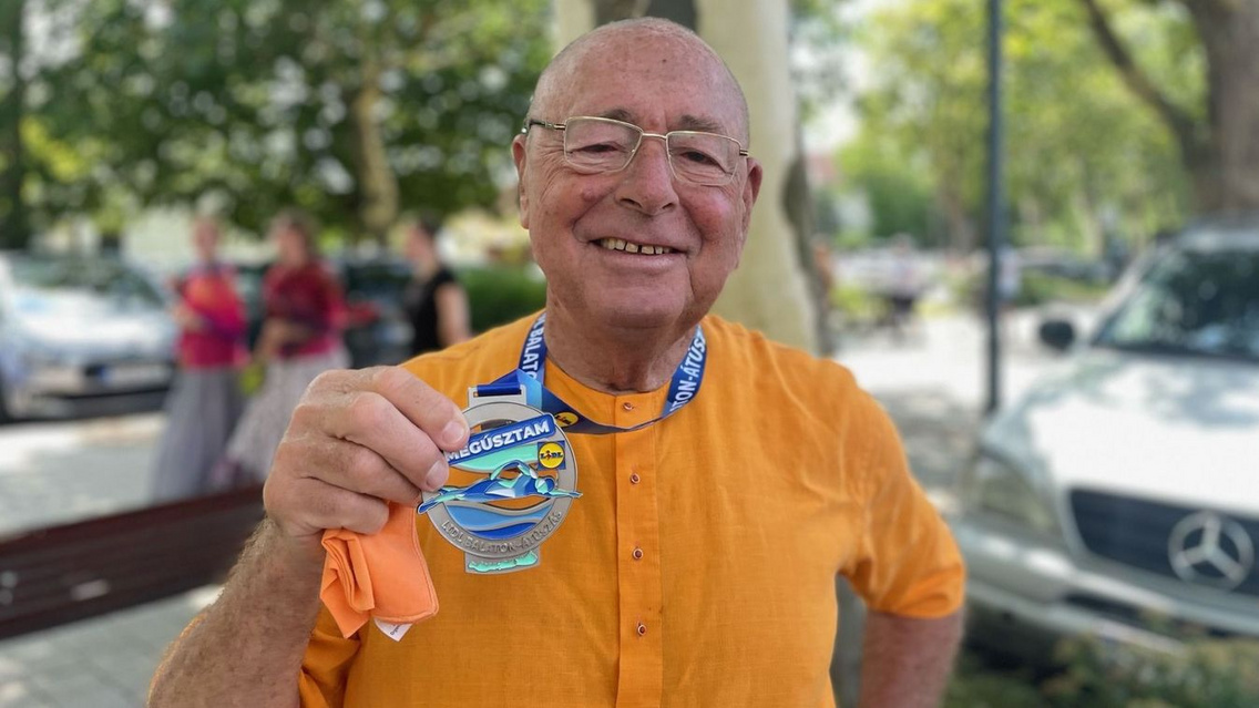 Sivaráma Swami már többször is átúszta a Balatont