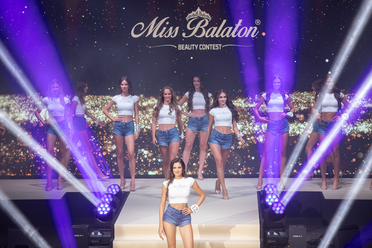 Augusztus 15-én, szombaton este új királynőt választott a Miss Balaton csapata, a koronát a szatmárnémeti Antal Emőke nyerte, ő került ki győztesen a 12 döntős lány közül
