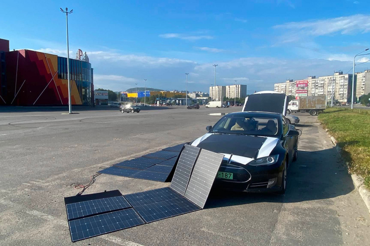 Moszkvából fordult vissza a világkerülő magyar teslás, pont azért, amiért gondolod