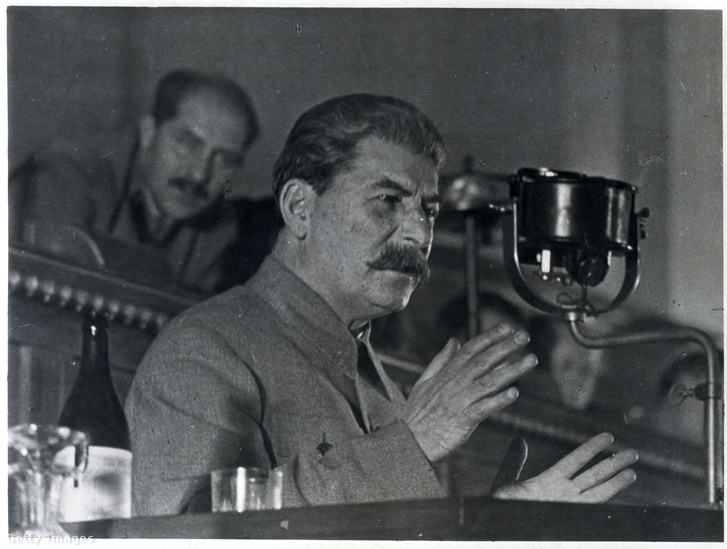 Sztálin beszédet mond a Szovjetek Kongresszusán 1936 decemberében