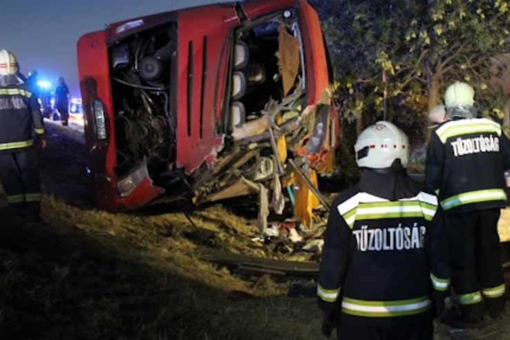 Megszólalt a felborult zarándokbusz mögött haladó busz egyik utasa