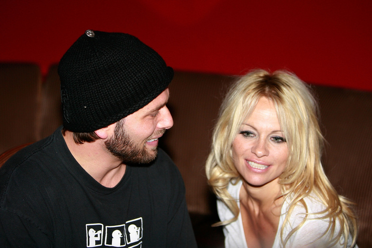 Pamela Anderson és Rick SalomonPamela Anderson és Rick Salomon 2007 októberében házasodott össze Las Vegasban