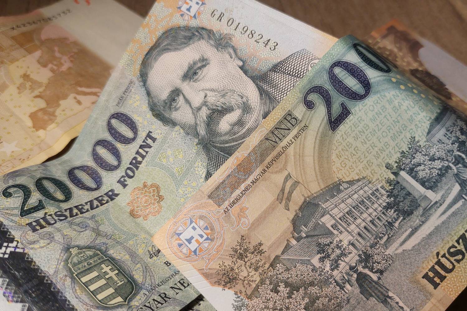 Penz euro es forint - SZ 2.format-jpeg.max-3840x2160