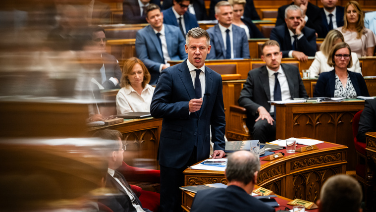 „Ocsmány hazudozó vagy!” – Magyar Péter felszólalása közben elszabadultak az indulatok