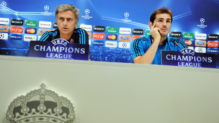 Jose Mourinho (balra) és Iker Casillas (jobbra) 2011-ben