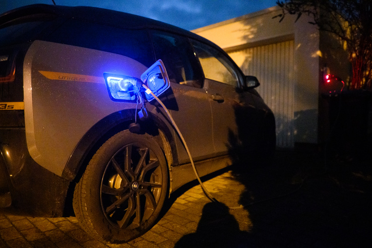 Ha ezt bevezetik, pénzt kereshetünk az elektromos autónkkal